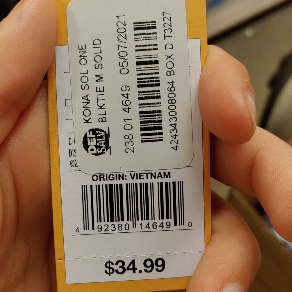 Women's Grommet Scallop Classic One Piece Swimsuit - Picture 6 of 9